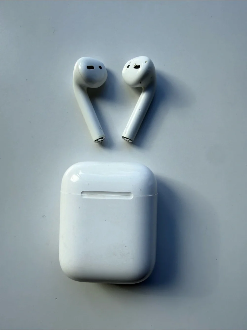 Apple AirPods 2nd Gen + Charging Case